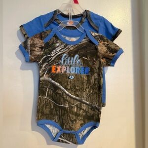 Baby onesies - Little Explorer Camouflage and Blue Baby 18M set of 2